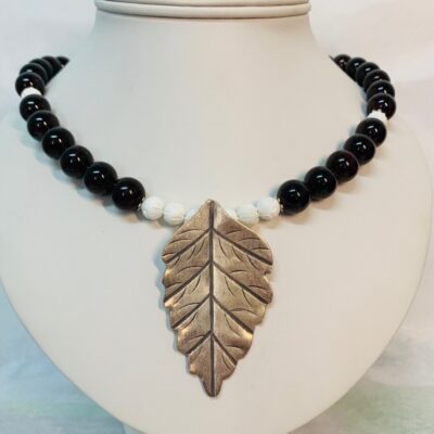 Necklace - Garnet/Silver/Shell - Jewellery Unique - Larissa  Hale