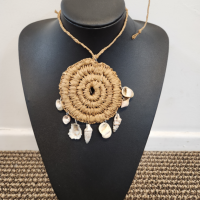 Fawn necklace with shells - Jewellery Unique - Fiona Martich